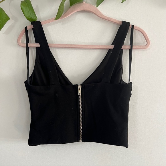 Black Crop Top || GUESS || size Small - Picture 3 of 3